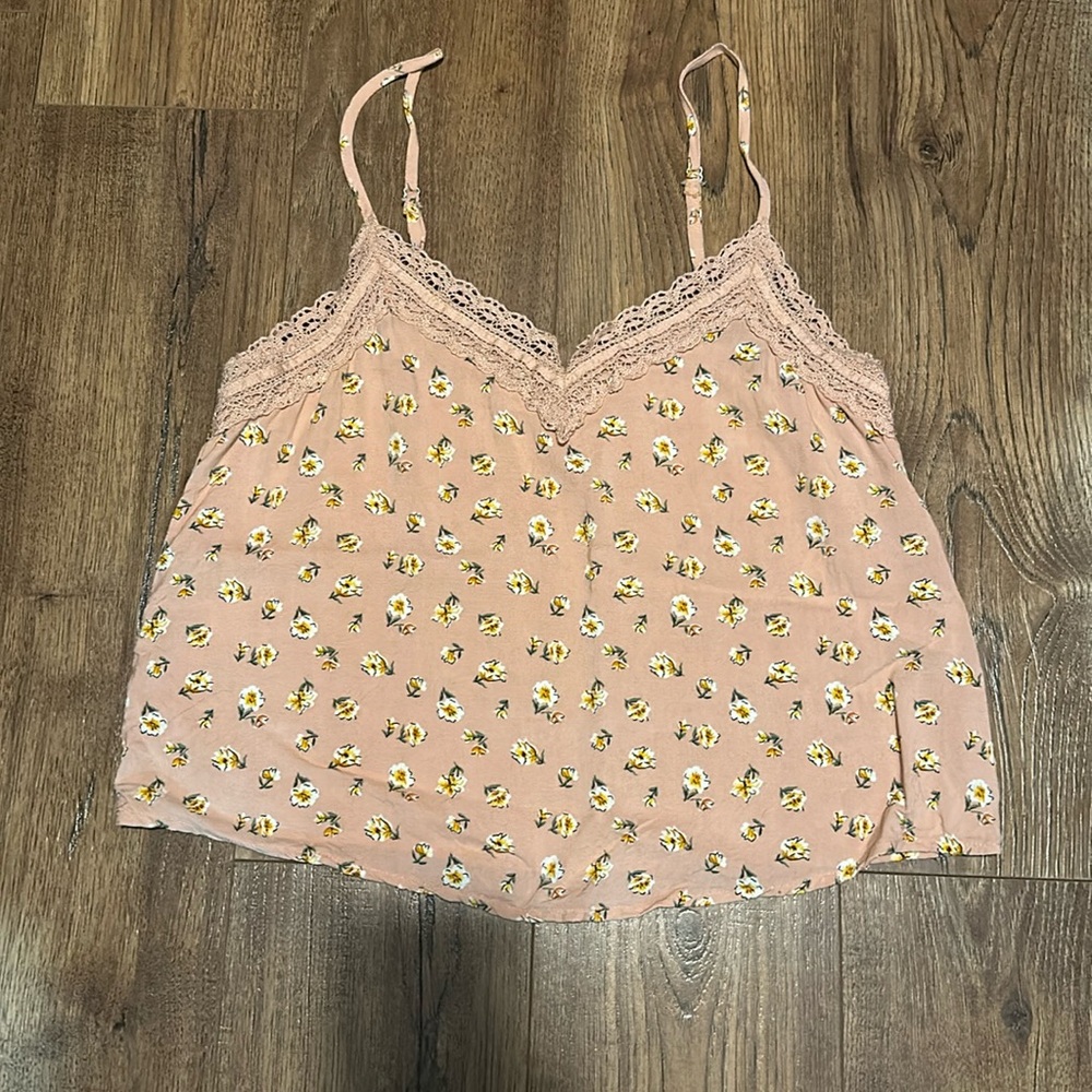 Hollister Pink Floral Lace Trim Camisole 🌸🌸🌸
